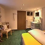瓦尔泽海姆膳食公寓酒店 招待所 3*