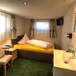 瓦尔泽海姆膳食公寓酒店 招待所 3*